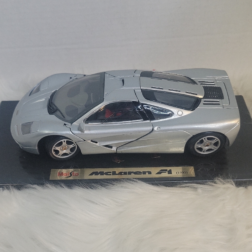 Maisto McLaren F1 (1993) Die Cast‎ Model Car 1:18 Scale Display Base